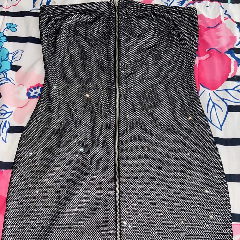 Selling this glittery strapless dress